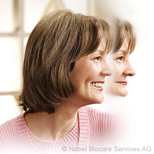 Rozsáhlá ztráta kostní tkáně – obnova chrupu pomocí zubní náhrady nasazené na implantátech extensive-bone-loss-restored-with-implant-supported-dentures-small